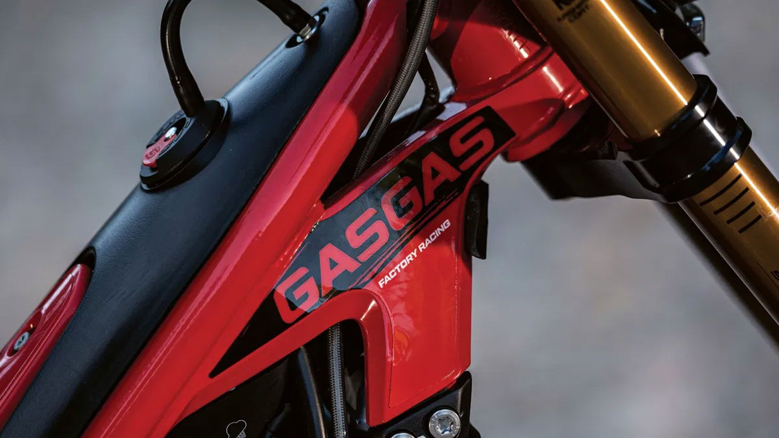  Η απόφαση εντάσσεται στο πλαίσιο της ευρύτερης αναδιάρθρωσης του ομίλου KTM, που συνεχίζει να επηρεάζει τις θυγατρικές του μετά τις αναταράξεις των τ