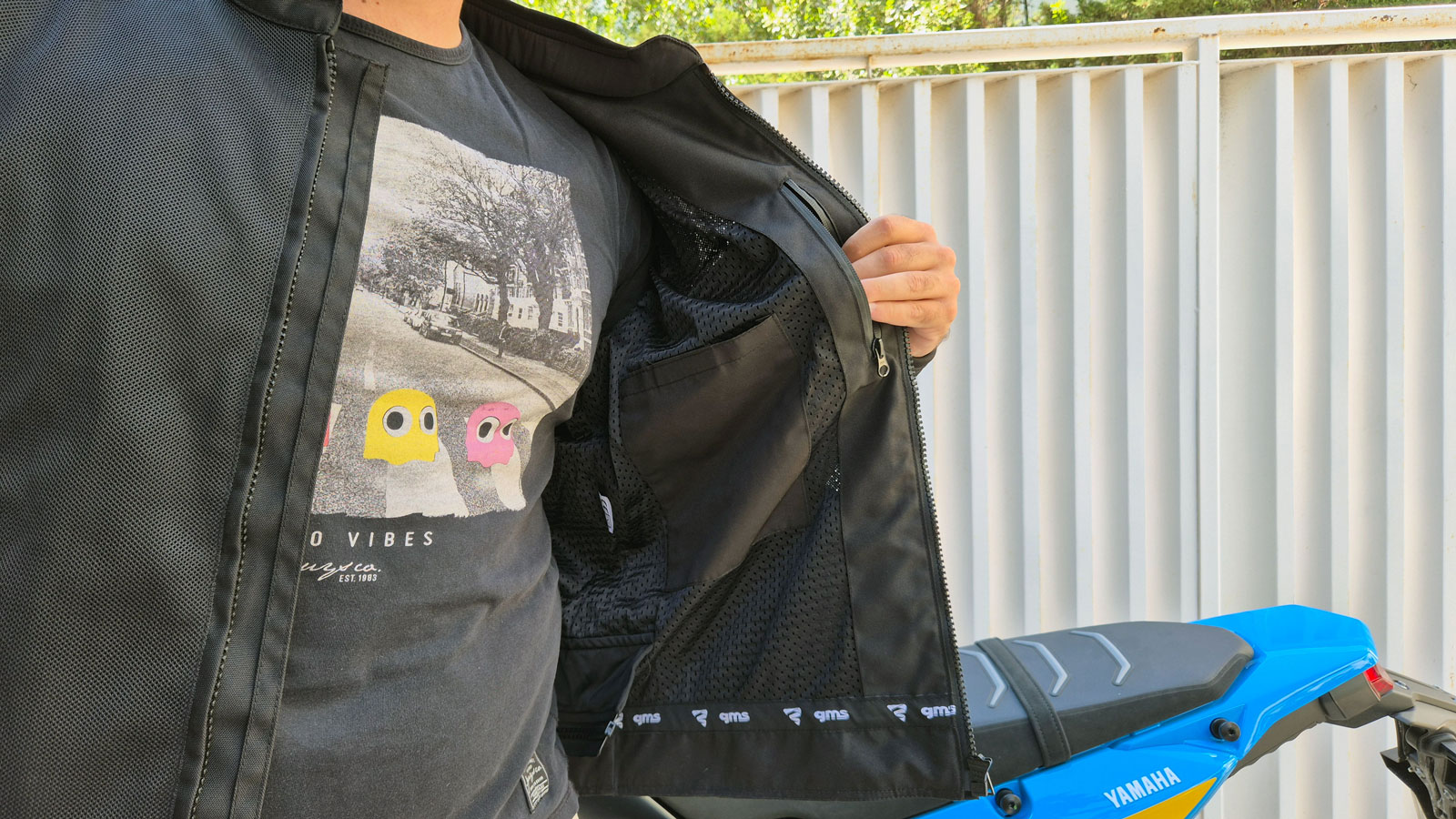 Και η εσωτερική επένδυση του GMS Fiftysix 7 είναι διάτρητη τύπου Mesh. 