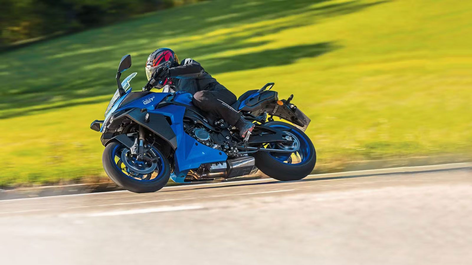 Αναμένονται τροποποιήσεις σε τροχούς και γεωμετρία, όπως αλλαγή σε 17/17 ίντσες με λάστιχα 120/70ZR17 εμπρός και 180/55ZR17 πίσω, ενώ και οι αναρτήσει