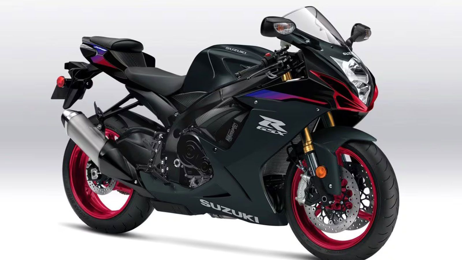 Το μοντέλο εντάσσεται στη δεύτερη σειρά των παρουσιάσεων του 2026 και φέρει επετειακά γραφικά κοινά με τα GSX-R1000 και GSX-R1000R, διατηρώντας ωστόσο