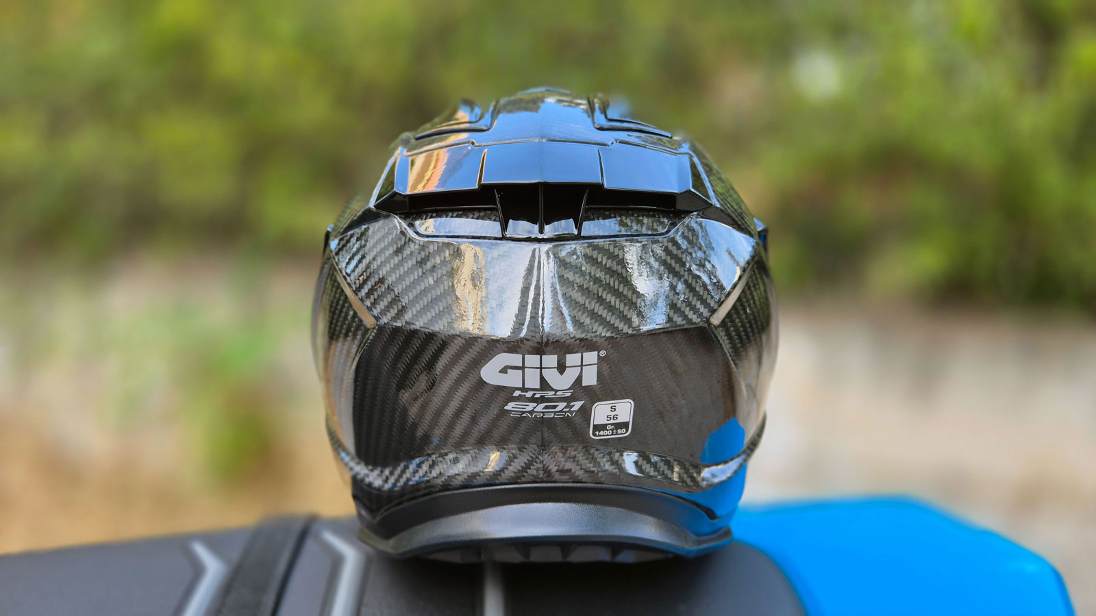 Η πίσω όψη του Givi H80.1 Carbon.
