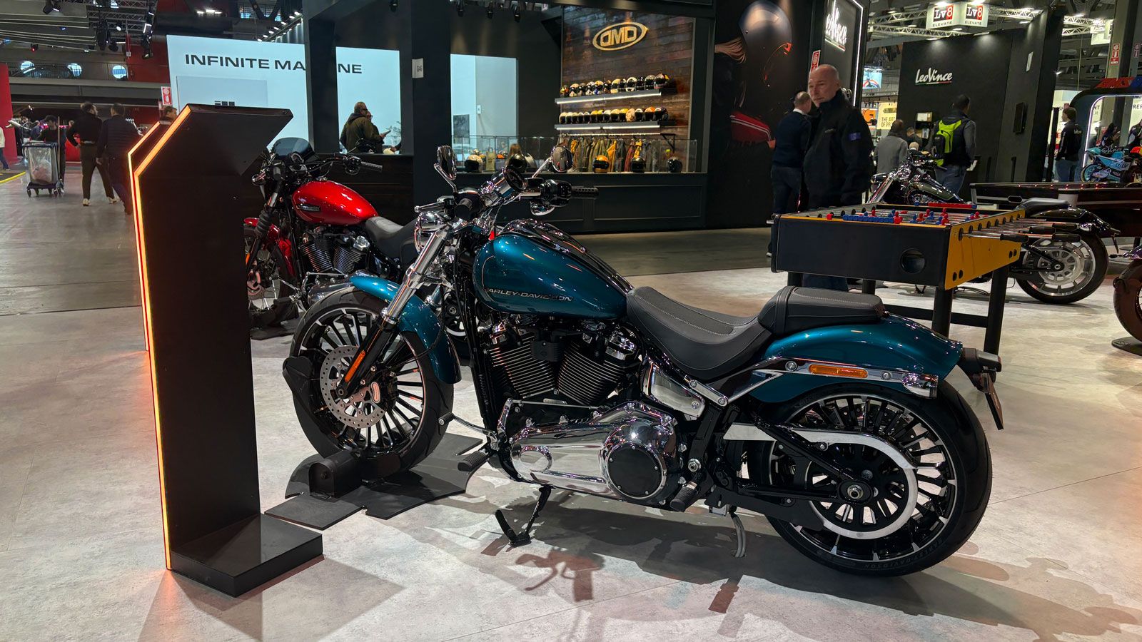 Παράλληλα, έχει εξοπλίσει τη μοτοσυκλέτα με το πακέτο Rider Safety Enhancments, το οποίο περιλαμβάνει:  Cornering ABS, Traction Control,Cornering TCS,