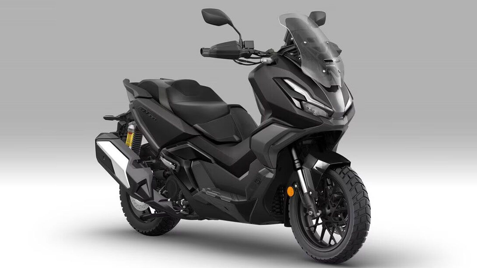 . Η βασική αλλαγή για το 2026 αφορά την εμφάνιση, με τέσσερις νέες αποχρώσεις που ενισχύουν τις γωνιώδεις γραμμές και το δυναμικό προφίλ του: Mat Coal