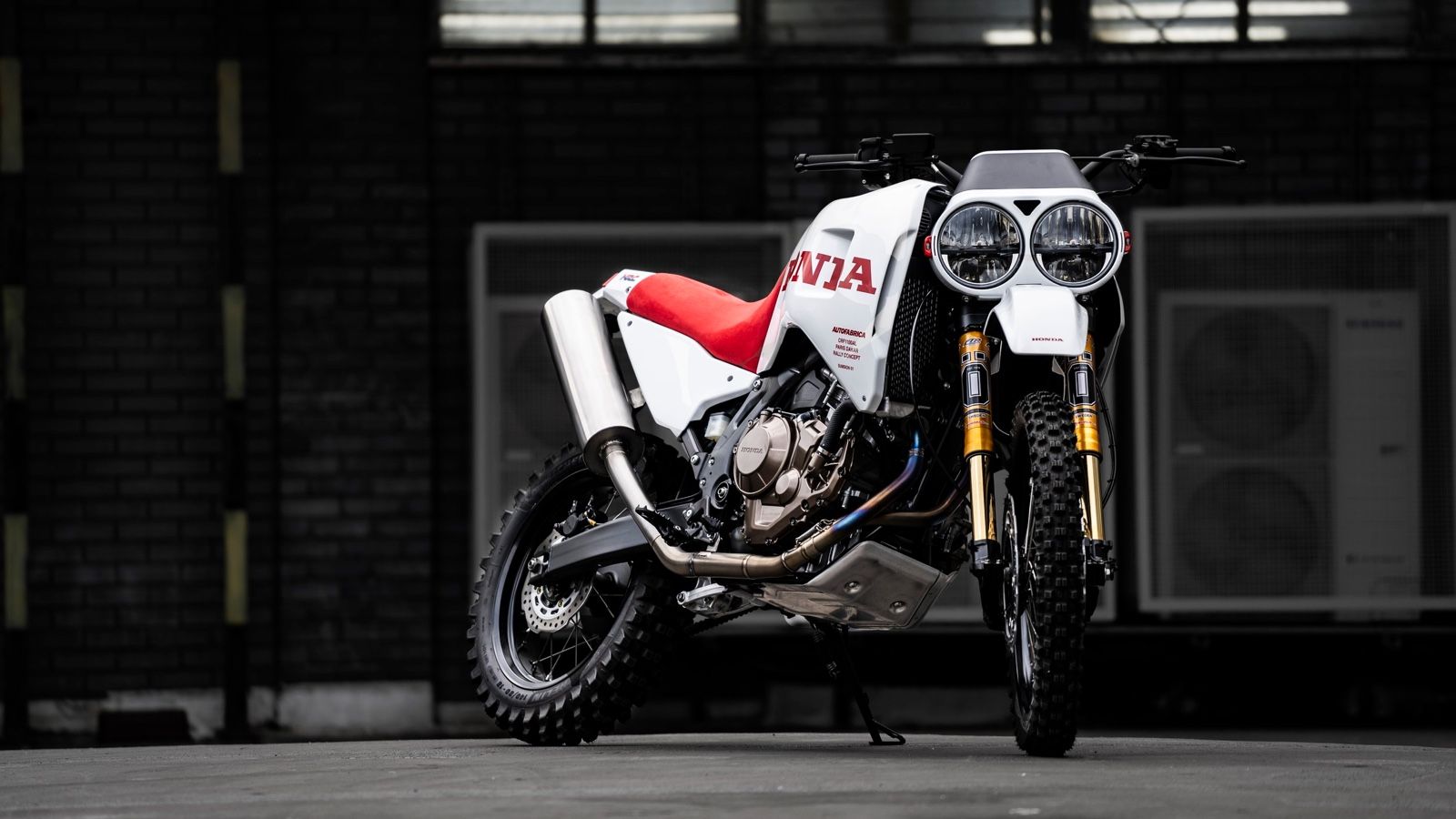 Honda Africa Twin Type 22: Σχεδιασμός από Ντακάρ και βλέμμα από ...άλλο πλανήτη