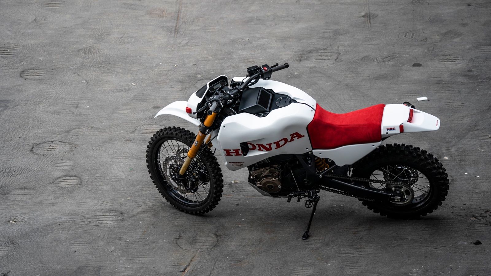 Honda Africa Twin Type 22: Σχεδιασμός από Ντακάρ και βλέμμα από ...άλλο πλανήτη
