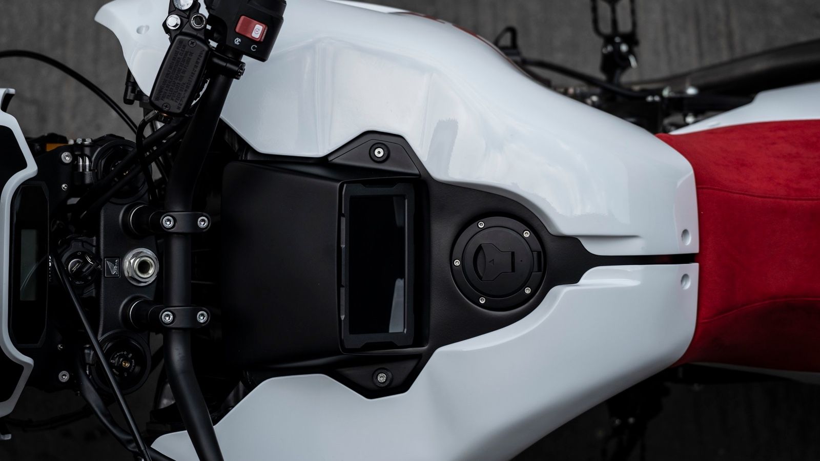 Honda Africa Twin Type 22: Σχεδιασμός από Ντακάρ και βλέμμα από ...άλλο πλανήτη