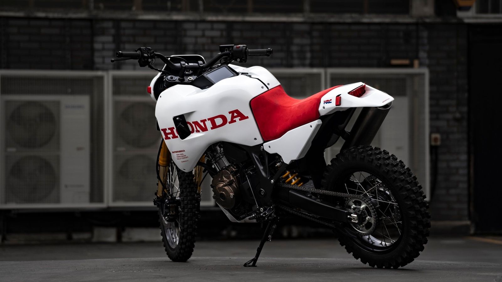 Honda Africa Twin Type 22: Σχεδιασμός από Ντακάρ και βλέμμα από ...άλλο πλανήτη