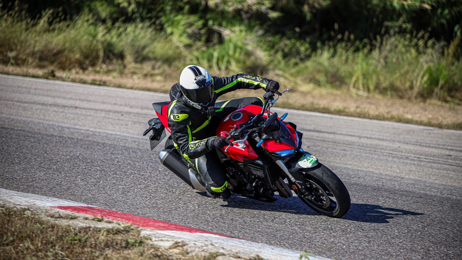 Κι από εκεί που η Honda μας είχε σε αναμμένα κάρβουνα με την υπόσχεση ενός νέου, προσιτού Hornet στα 1.000 κυβικά από την EICMA του 2023