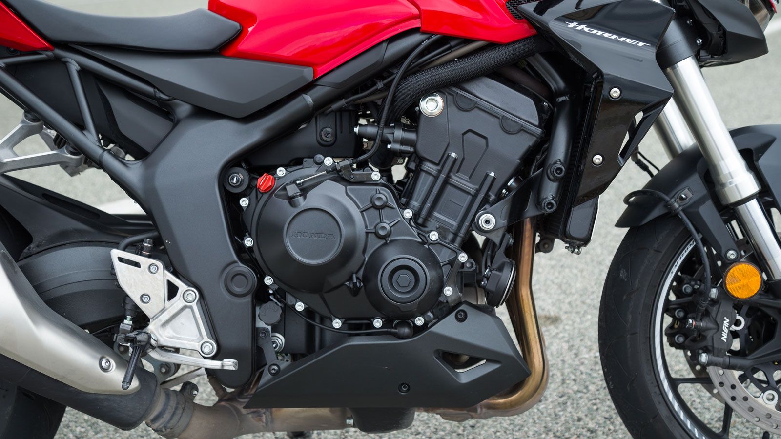 Πρωταγωνιστής του μοντέλου, είναι ο γλυκός τετρακύλινδρος εν σειρά κινητήρας που προέρχεται από το supersport CBR 1000RR του 2017. 