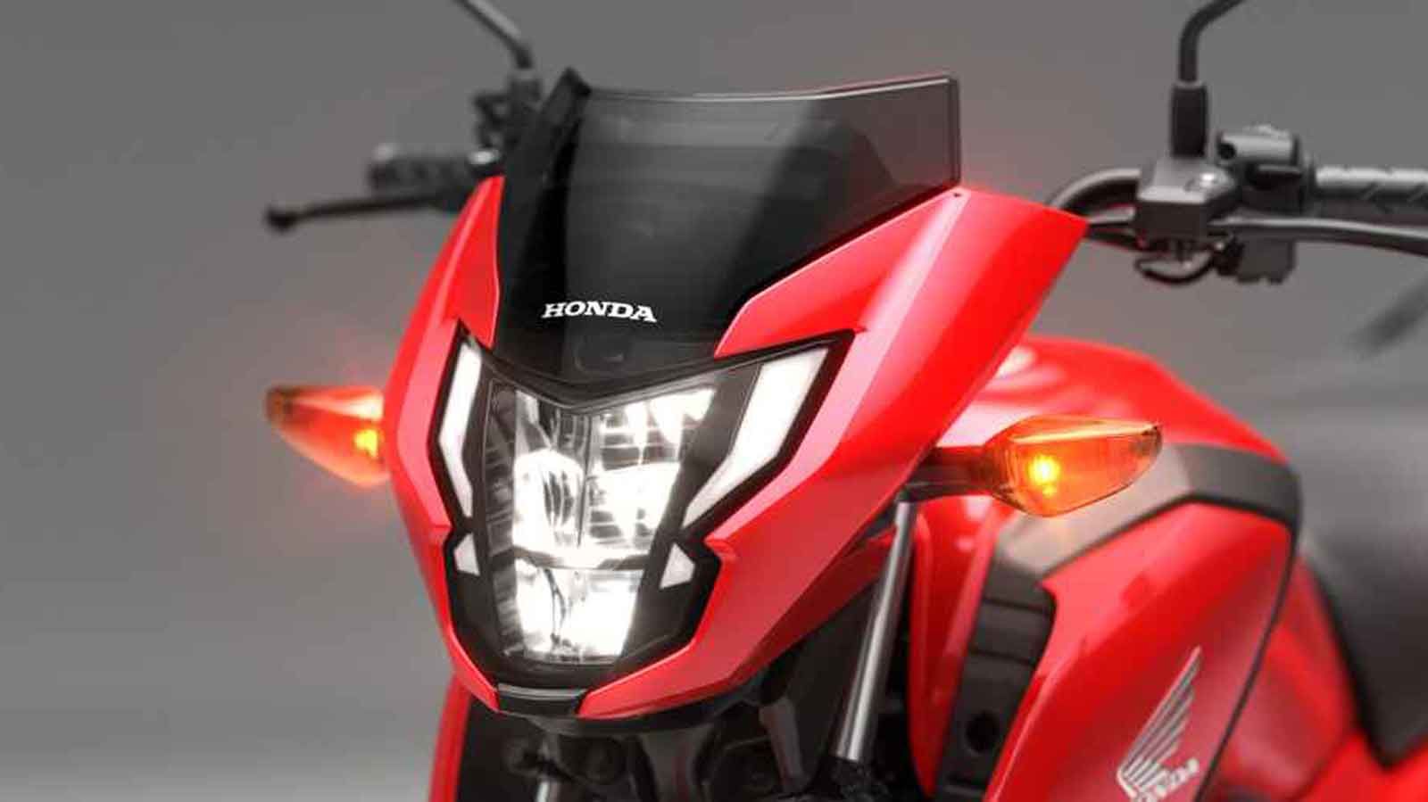 H Honda έχει διατηρήσει την ιαπωνική πινελιά στη μπροστινή όψη...