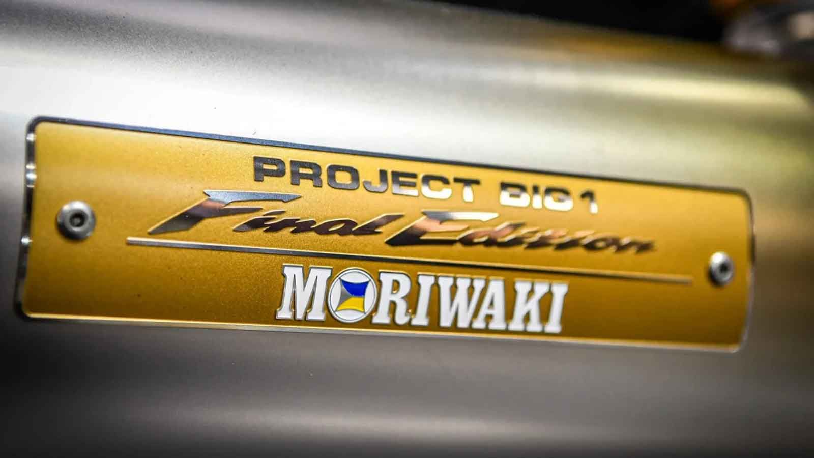 Moriwaki ZERO GOLD: Slip-on εξάτμιση με ειδικό έμβλημα