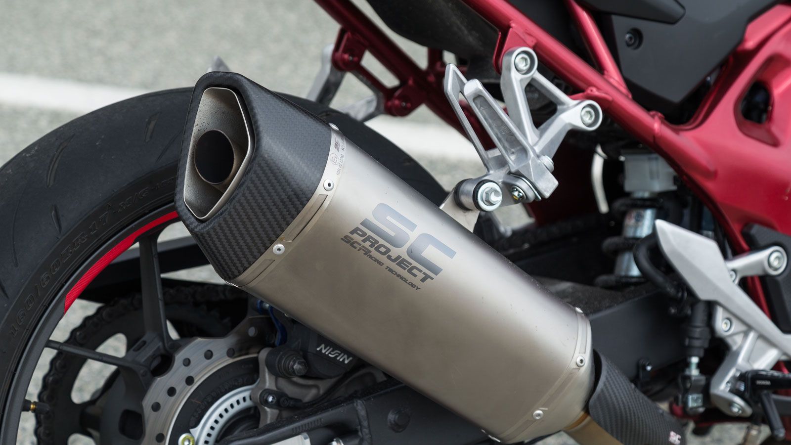 Για την διαχείριση των πεταλούδων υπεύθυνο είναι το Throttle by Wire της Honda, ενώ υπάρχουν 3 έτοιμα Riding Modes: Sport, Street & Rain με διαφορετικ