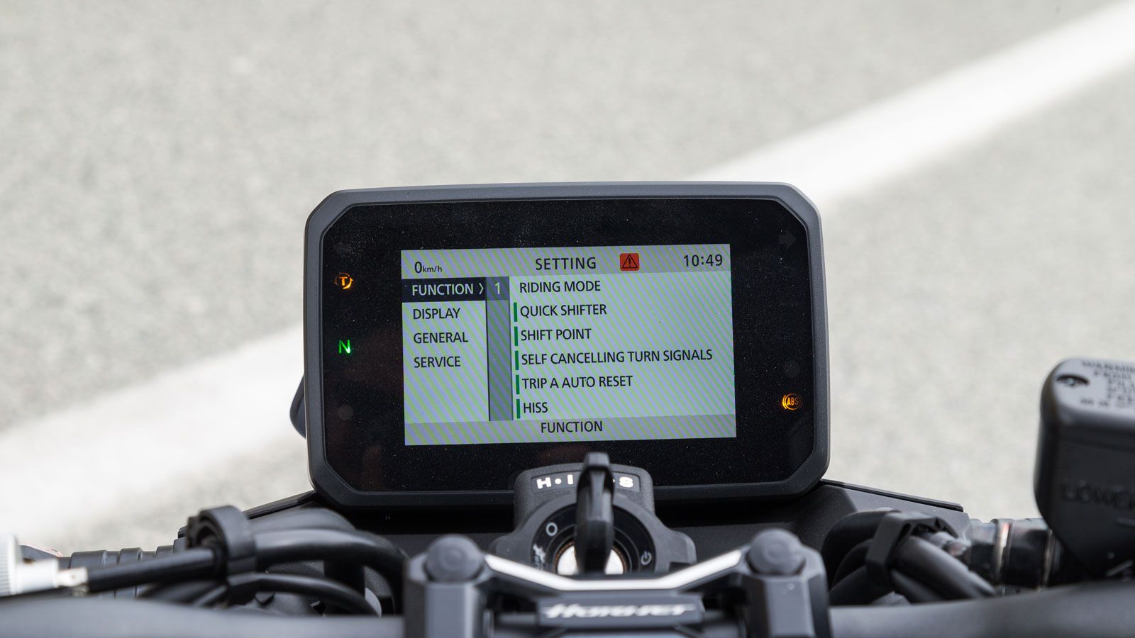 Eπίσης και συνδεσιμότητα Honda RoadSync για Turn by Turn πλοήγηση, διαχείριση μουσικής και κλήσεων, με φωνητικές εντολές διαθέσιμες και στα ελληνικά π