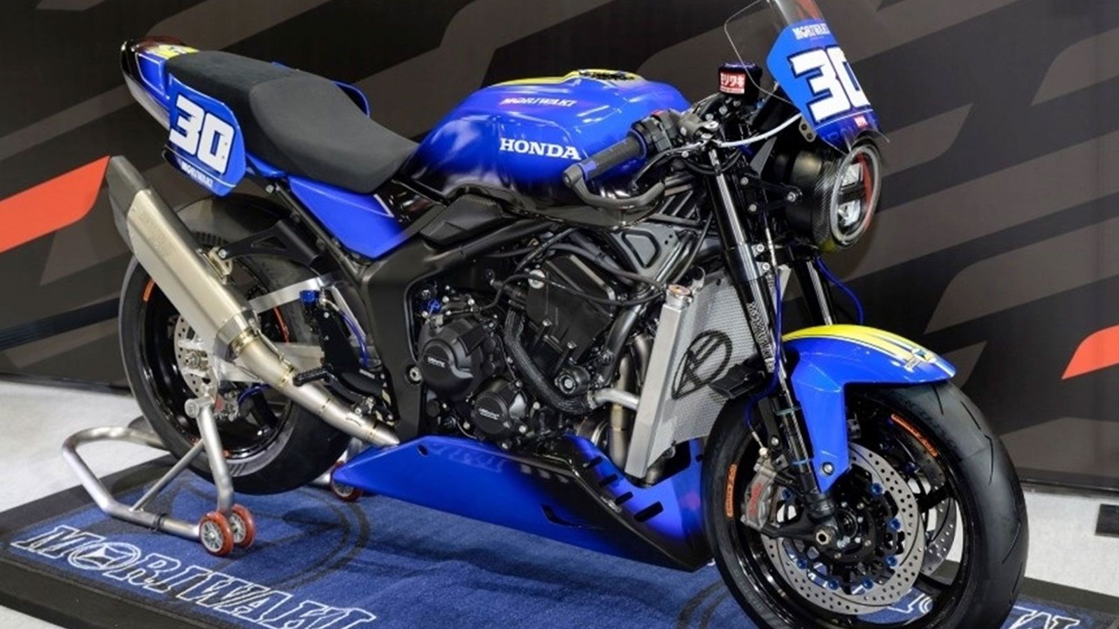 Στο πλαίσιο του «CB Special Run» στο Suzuka, οι δύο εκδόσεις βγήκαν στην πίστα μαζί με μια ειδική αγωνιστική εκδοχή της CB1000F από τη Moriwaki Engine