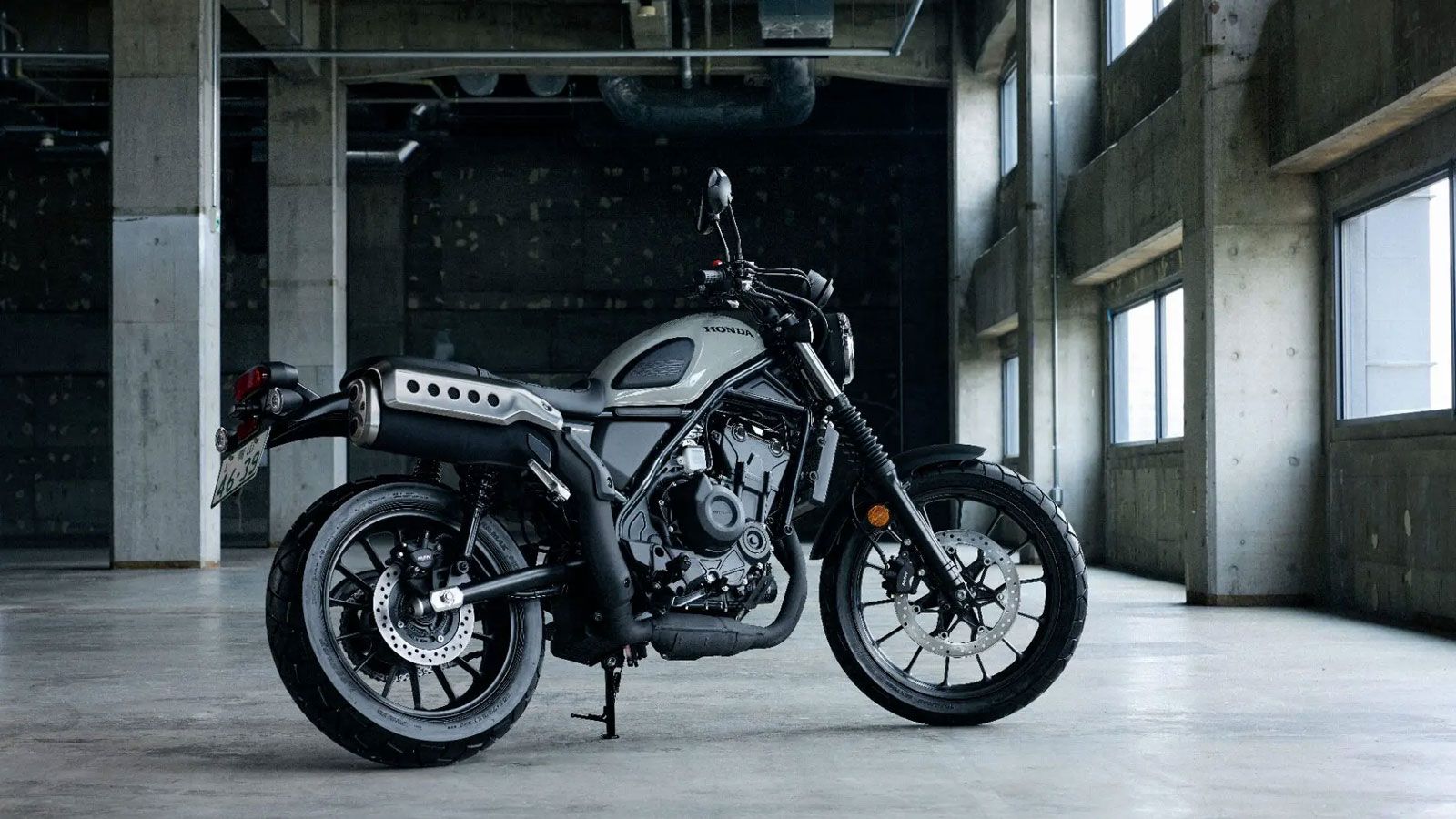 Η σειρά CL περιλαμβάνει και τη μικρότερη CL250, όμως η διαφορά ανάμεσα στα δύο μοντέλα είναι ουσιαστική: ενώ η CL250 προσφέρει πιο ζωηρό χαρακτήρα, η 