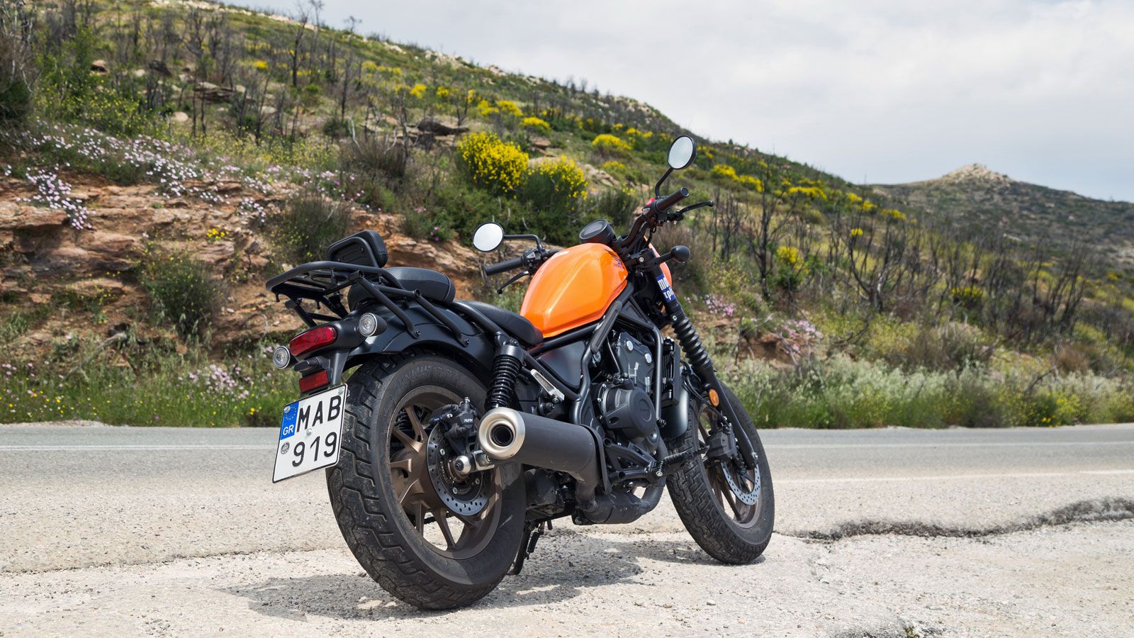 Είναι μια μοτοσυκλέτα που περιμένεις πώς και πώς να καβαλήσεις για να φύγεις, είτε αυτό το φευγιό αναφέρεται σε βόλτα στη βραδινή πόλη είτε σε αλλαγή 