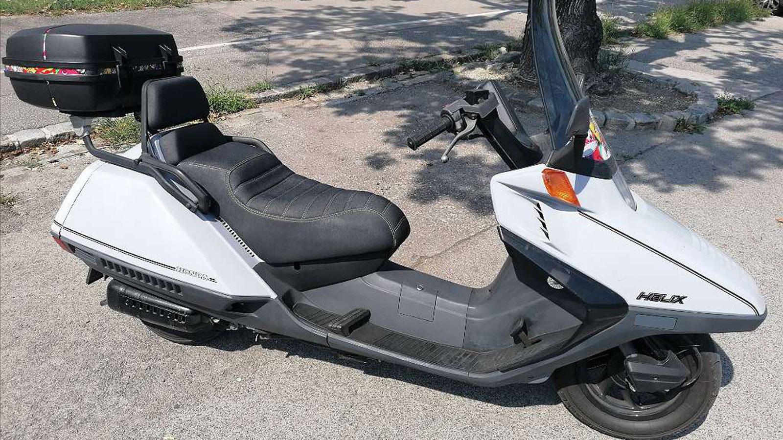 Με μήκος πάνω από 2,2 μέτρα και μεταξόνιο που άγγιζε της Gold Wing, το CN 250 ήταν «θηρίο» σε σχέση με τη Vespa PX.