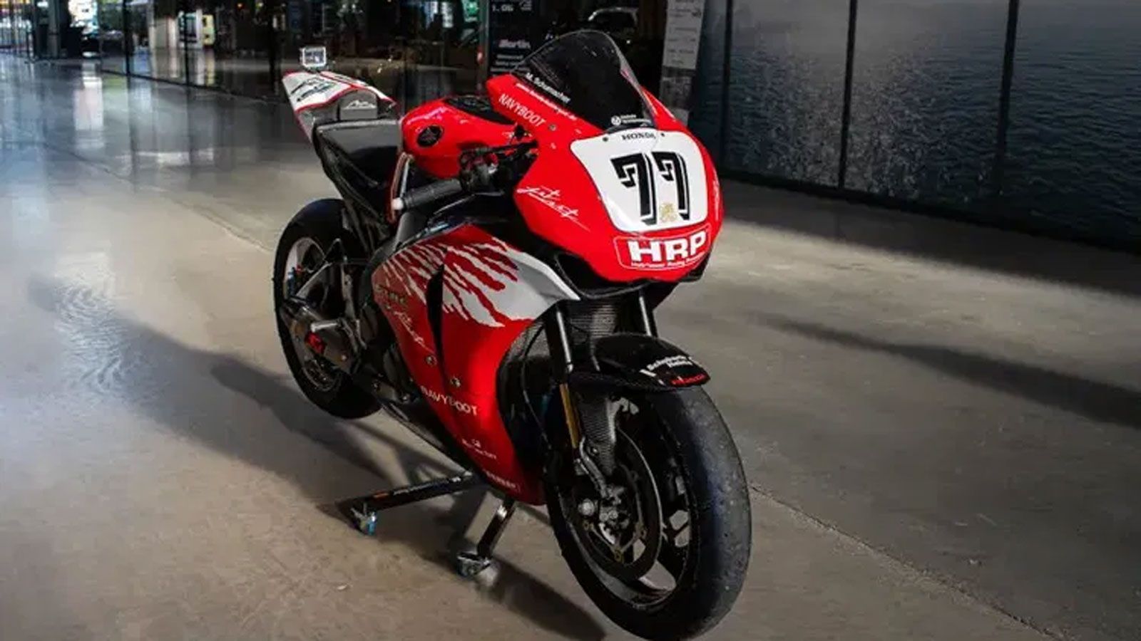 Μια φαινομενικά «απλή» Honda Fireblade κατάφερε να κλέψει την παράσταση σε πρόσφατη δημοπρασία της RM Sothebys, αφού ανήκε στον έναν και μοναδικό Mich