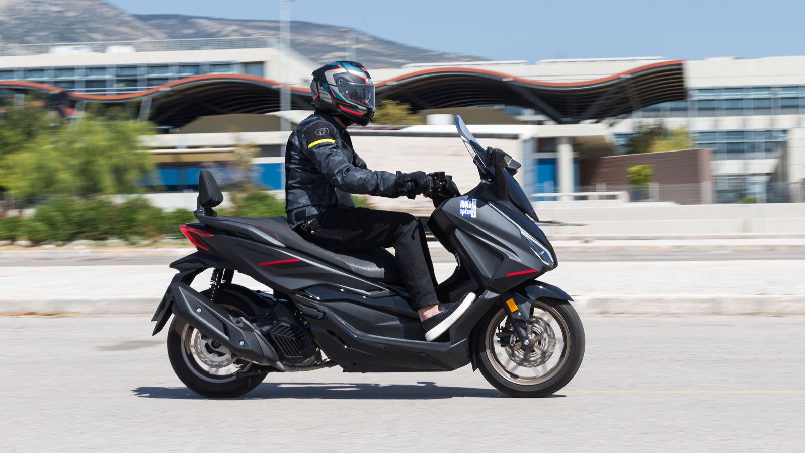 Η οικογένεια Forza έκανε την εμφάνιση της στις αρχές της δεκαετίας του 2000, με στόχο να συνδυάσει την πρακτικότητα ενός scooter με τον δυναμισμό και 