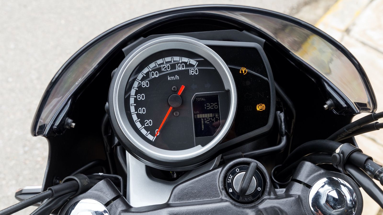 Τα κουμπιά χειρισμού της οθόνης βρίσκονται ...πάνω στην οθόνη.