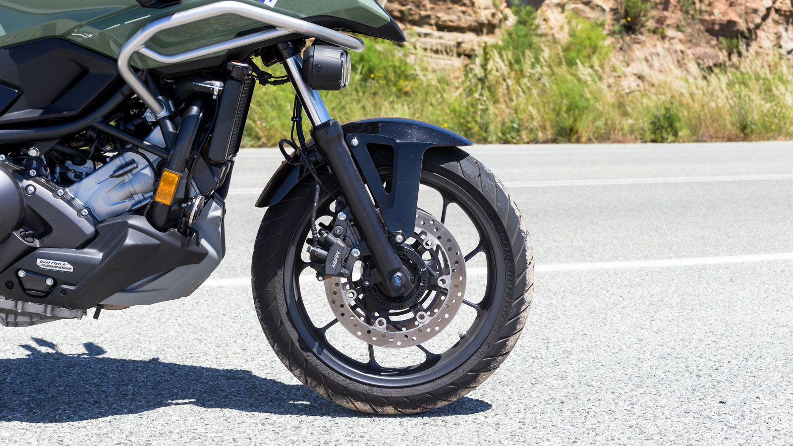 Ο μόνος δίσκος των 320 χιλιοστών-επιλογή που επικρίθηκε αρκετά στα μοντέλα προηγούμενων γενεών- αντικαταστάθηκε από διπλά πλευστά δισκόφρενα 296χιλ. μ