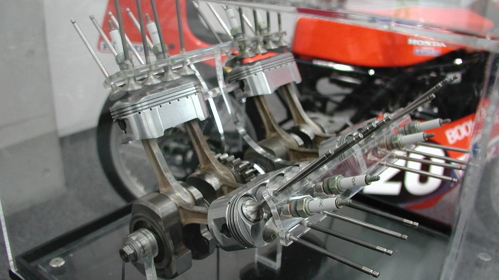 Ο κινητήρας της Honda NR750