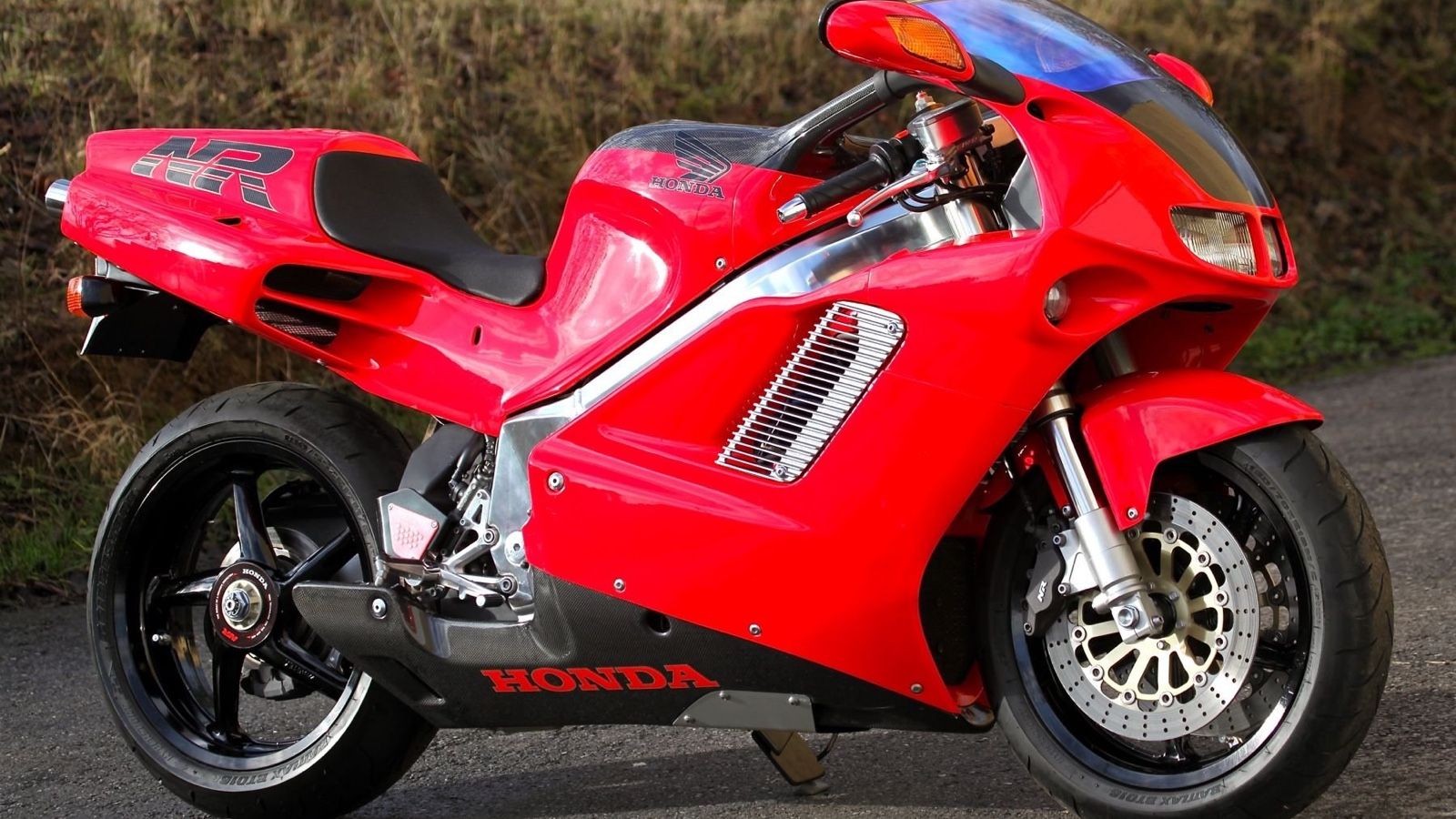 Honda NR750 - Η supersport παραγωγής της Honda, η πρώτη ―και η μόνη― ως τώρα με κινητήρα με οβάλ πιστόνια.