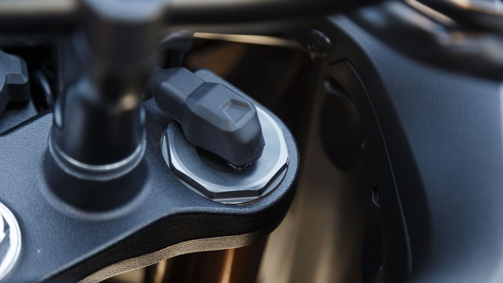 Οι διαδρομές τους είναι στα 150χλστ, ενώ η σχετικά μεγάλη για τα δεδομένα της κατηγορίας απόσταση 175χλστ από το έδαφος, μπορεί να αποδειχθεί σωτήρια 