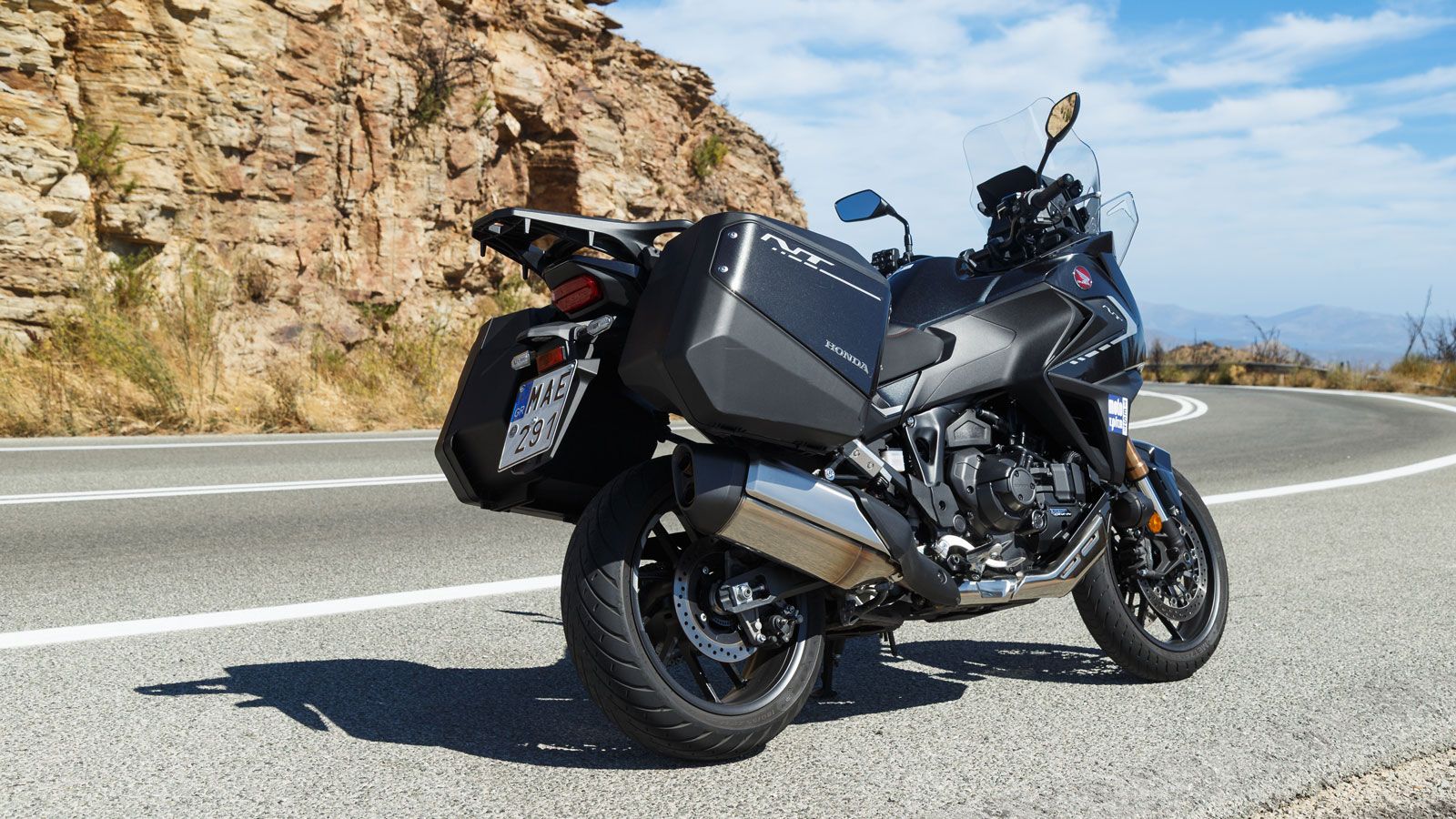 Το όνομα New Touring μαρτυρά από μόνο ποιος είναι ο κύριος στόχος αυτής της μοτοσυκλέτας και φυσικά καταφέρνει να το δικαιολογήσει και με το παραπάνω.