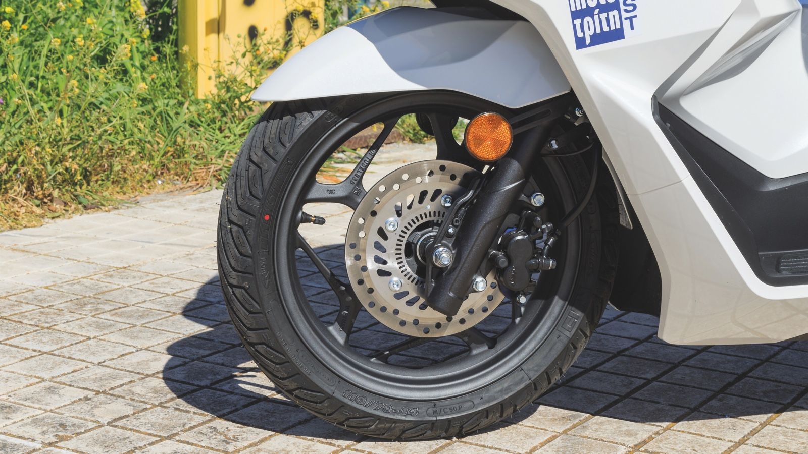 Παρά το δίσκο 220 χιλιοστών πίσω (με τη βοήθεια φυσικά και του μπροστινού των επίσης 220 χιλιοστών) το PCX κράτησε ίδιες τις τιμές της επιβράδυνσης με