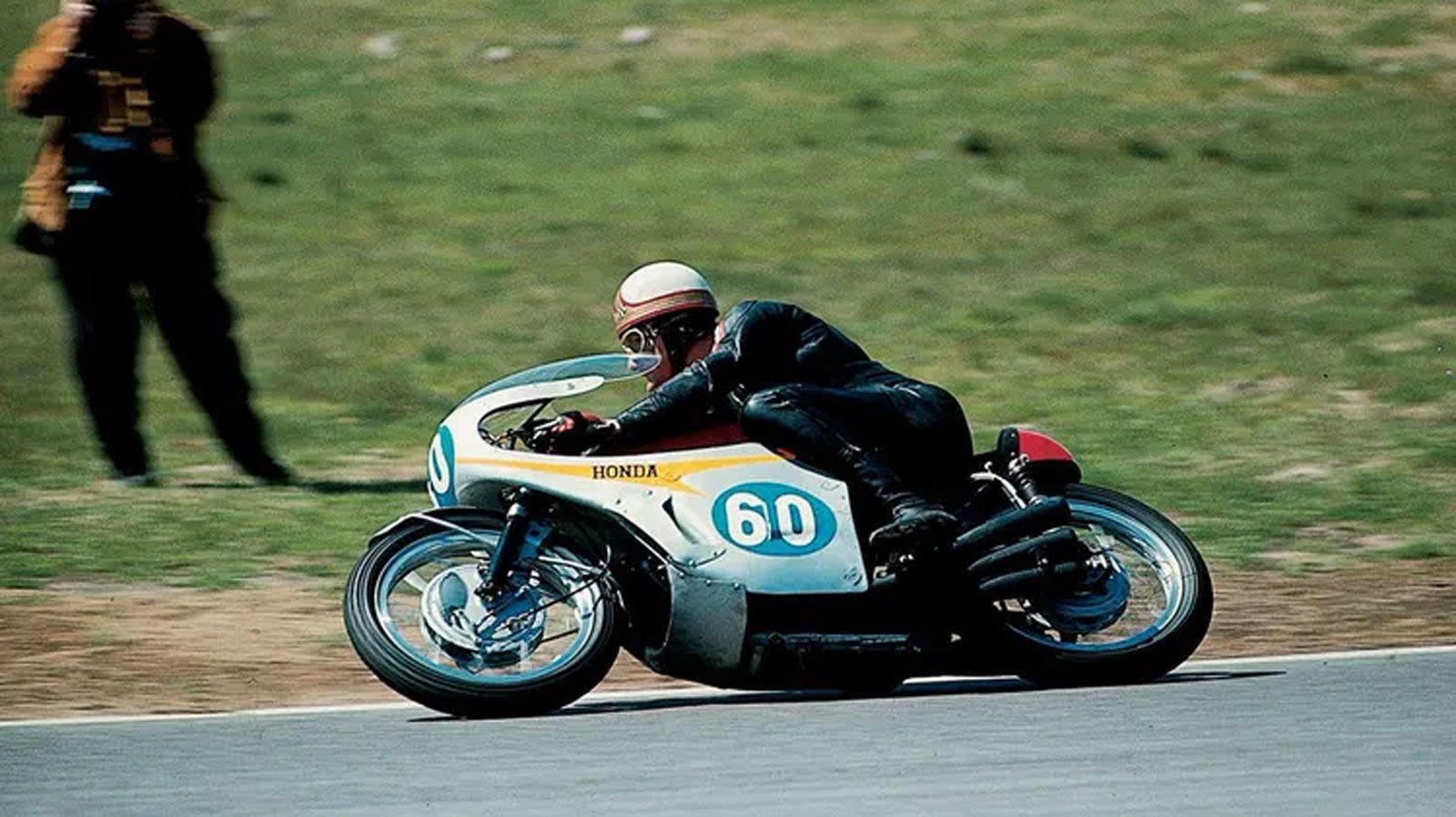 Η ιστορία της Honda Six ξεκίνησε το 1965 με την έκδοση RC166 250cc, όταν ο Jim Redman κέρδισε το Lightweight 250cc TT. Ο εξακύλινδρος κινητήρας της, σ