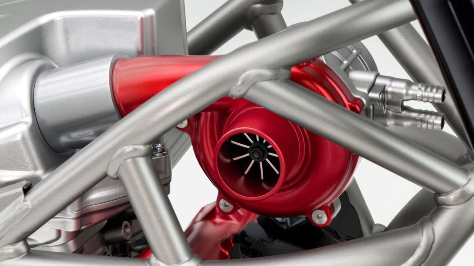 Ο πρώτος που οδήγησε τη V3 της Honda (και βγήκε να το πει)