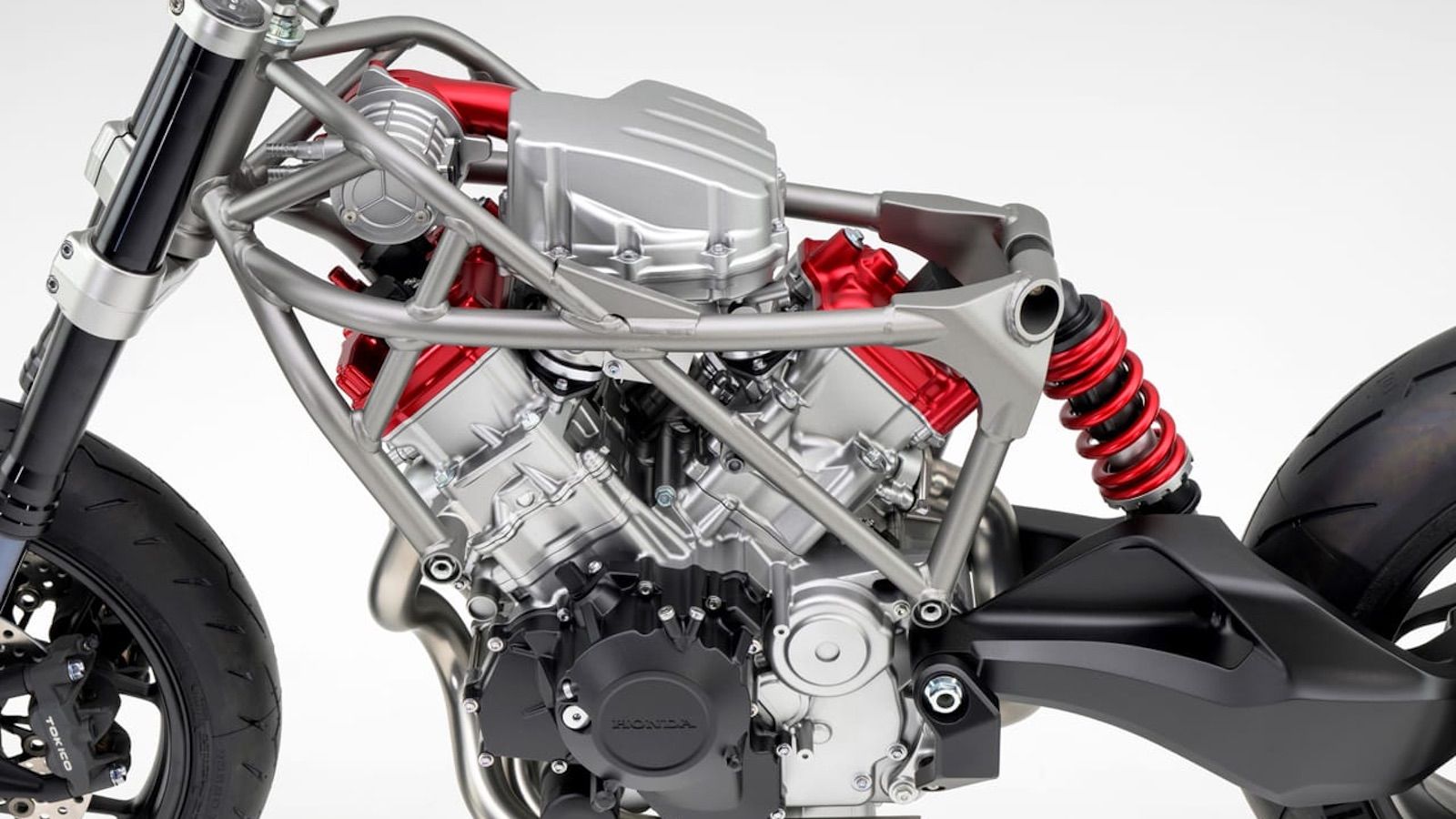 Ο πρώτος που οδήγησε τη V3 της Honda (και βγήκε να το πει)