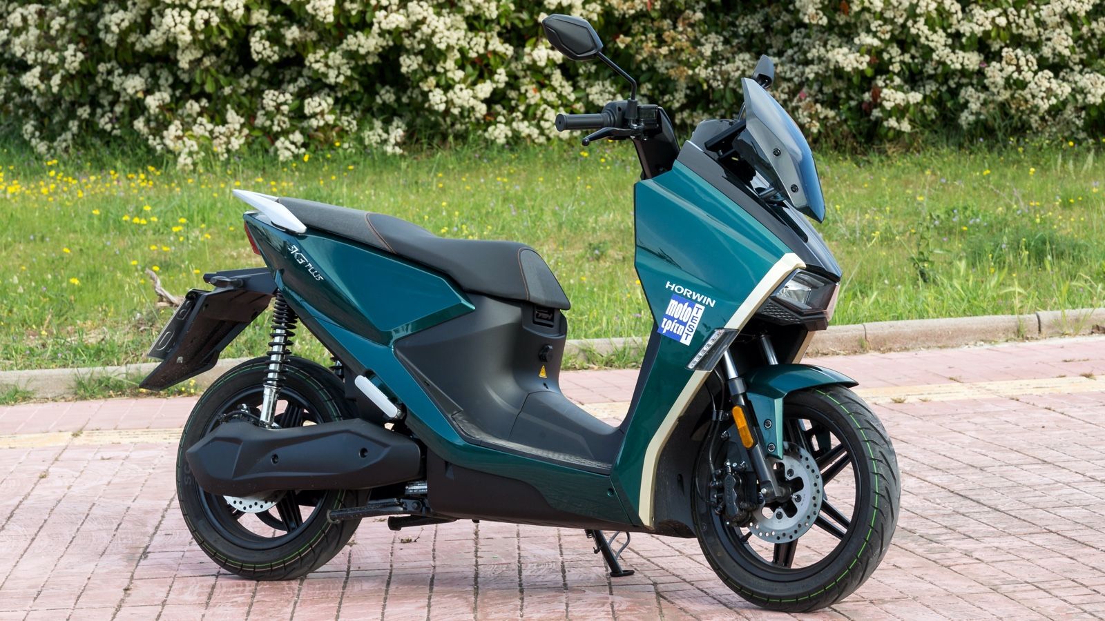 Φουτουριστική σχεδίαση με εντυπωσιακό χρωματισμό.