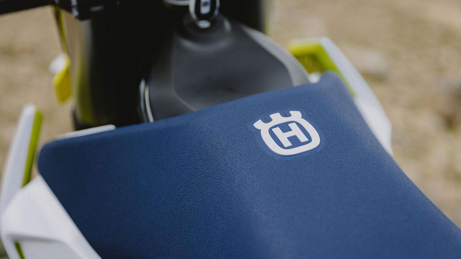 Και τα δύο μοντέλα διατηρούν το χρωμιομολυβδενιούχο πλαίσιο trellis, το αλουμινένιο ψαλίδι και το πολυαμίδιο υποπλαίσιο-ρεζερβουάρ, ενώ οι αναρτήσεις 