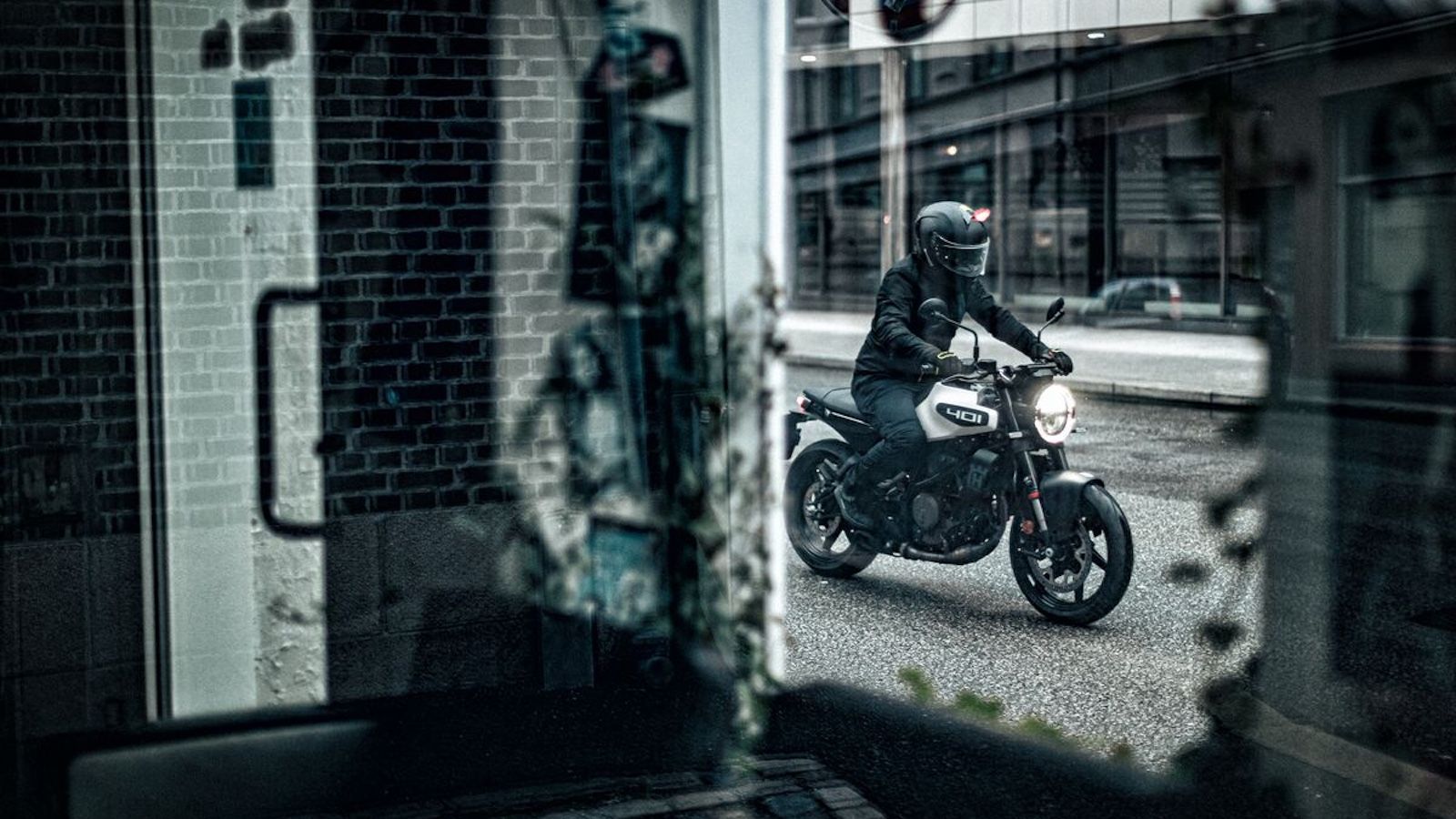 Νέα τιμή για το νεορετρό γυμνό Husqvarna Vitpilen 401