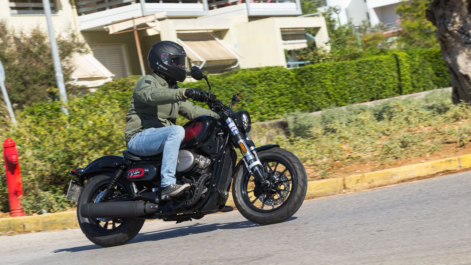 Το Bobber GV125 EVO Supreme κερδίζει τον τίτλο “Αστικός Επαναστάτης” γιατί φέρνει ροκ διάθεση στην πιο «βαρετή» διαδρομή της ημέρας.