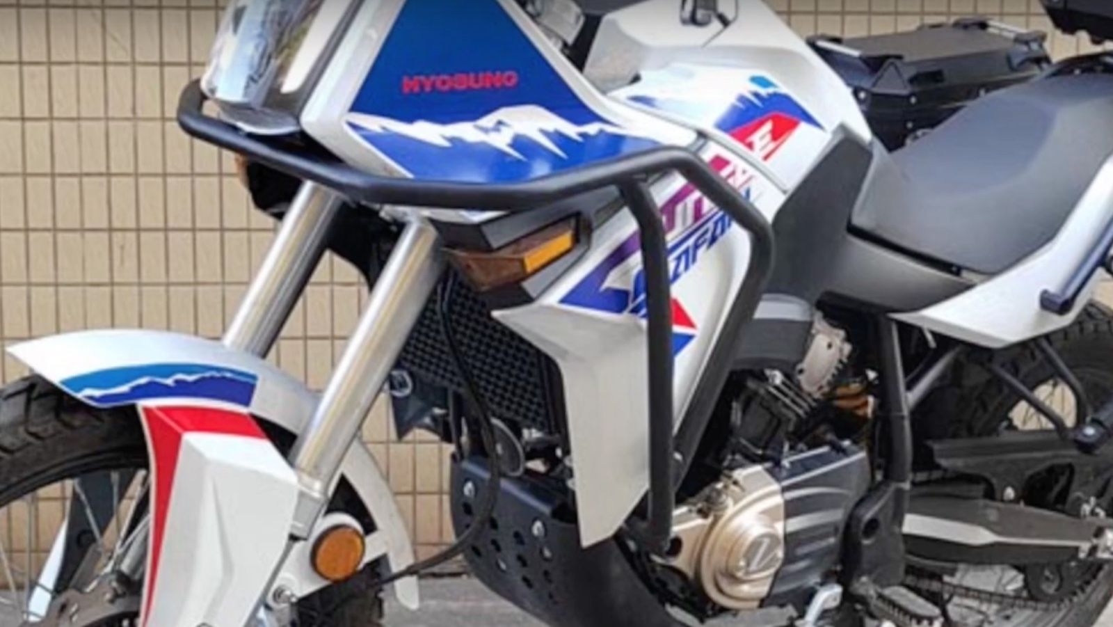 Hyosung Adventure 250: Νέο μικρό adventure από την Hyosung με V2 κινητήρα 250 κ.εκ.