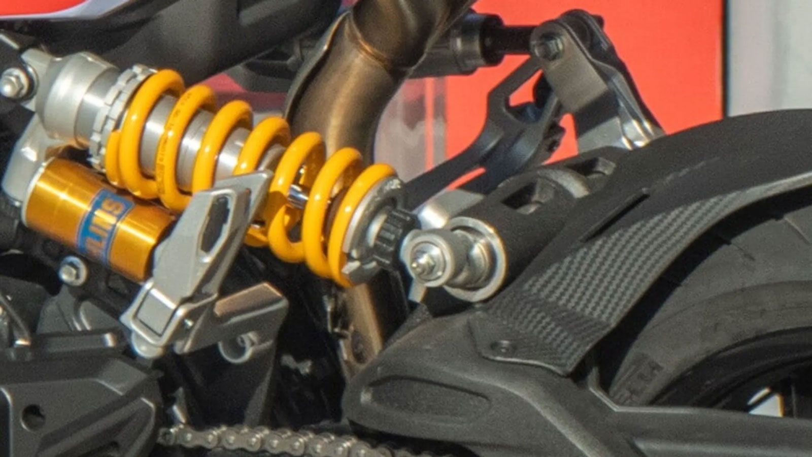 Η εταιρεία παρουσίασε ένα σύστημα που μέσω εκκεντρικού μηχανισμού μεταβάλλει την απόκριση του αμορτισέρ, σαν να άλλαζε η σκληρότητα του ελατηρίου.