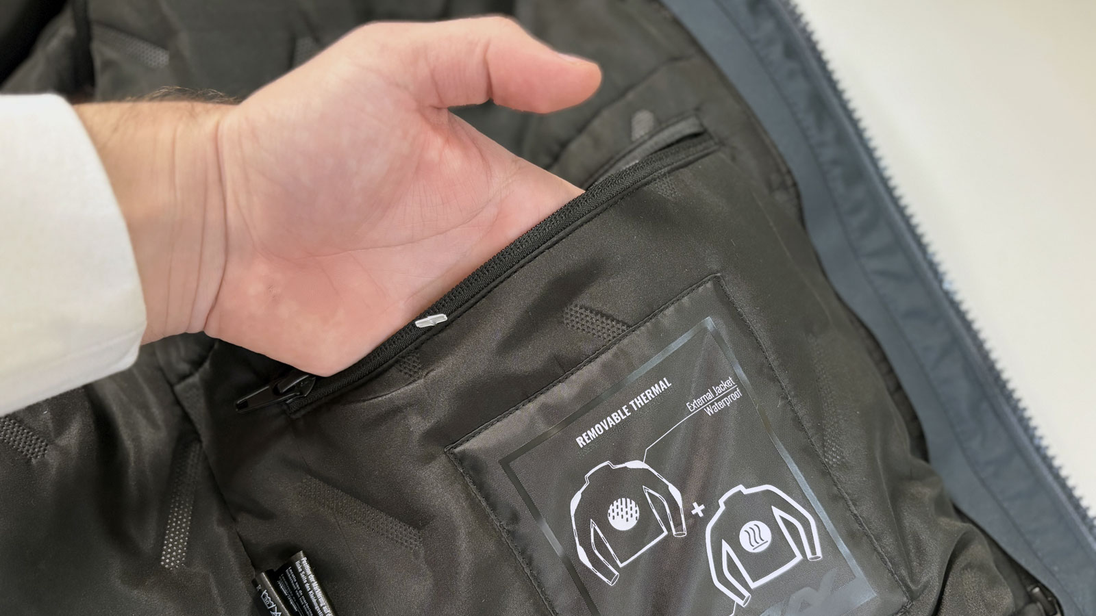 Test IXON Burning: Μπουφάν 4 εποχών, ιδανικό για κάθε μέρα με τεχνολογία XDRY