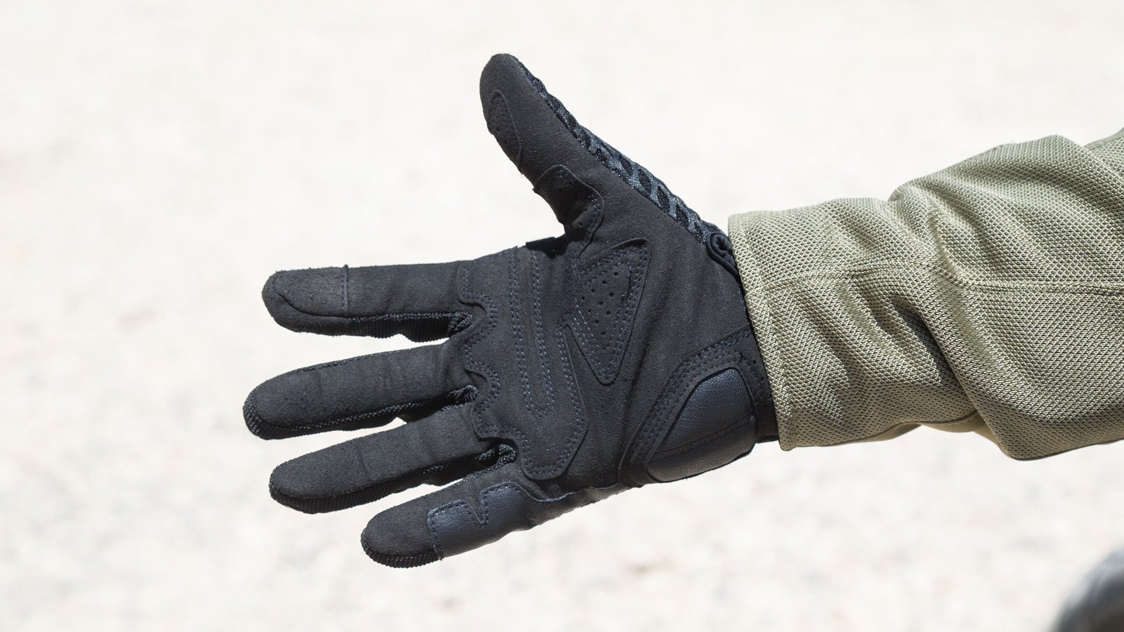 Test καλοκαιρινά γάντια IXON Dirt Air: ADV σχεδιασμός & κορυφαία ποιότητα