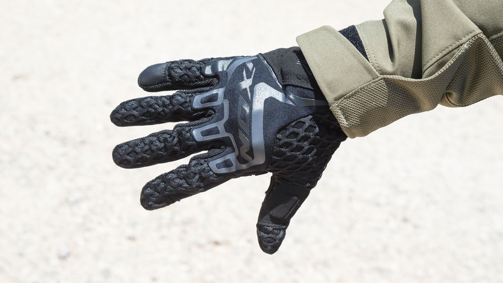 Test καλοκαιρινά γάντια IXON Dirt Air: ADV σχεδιασμός & κορυφαία ποιότητα