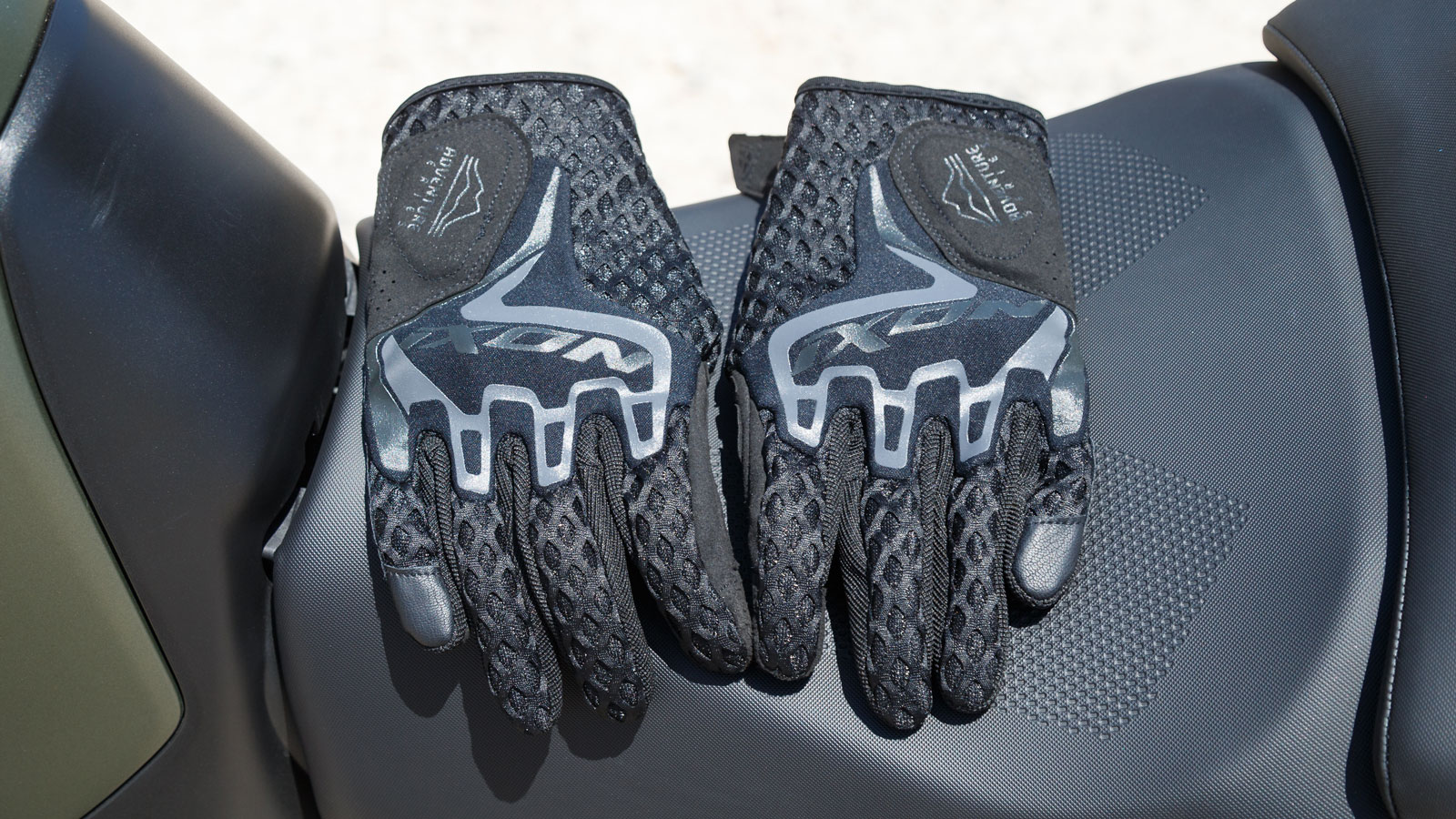 Test καλοκαιρινά γάντια IXON Dirt Air: ADV σχεδιασμός & κορυφαία ποιότητα