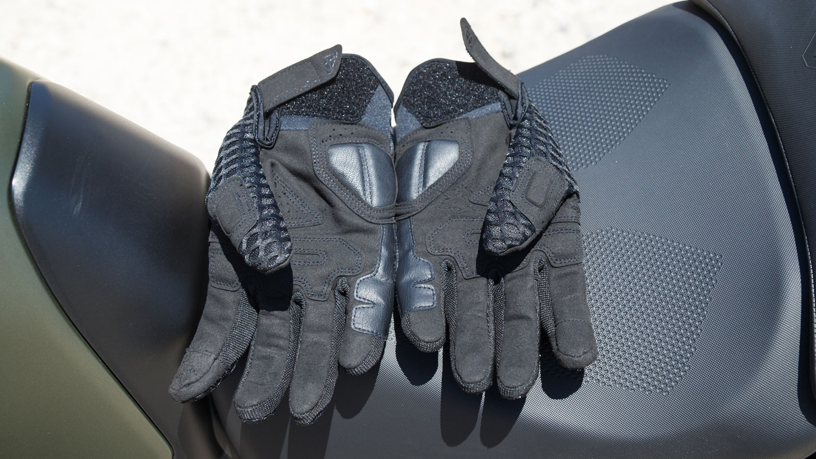 Test καλοκαιρινά γάντια IXON Dirt Air: ADV σχεδιασμός & κορυφαία ποιότητα