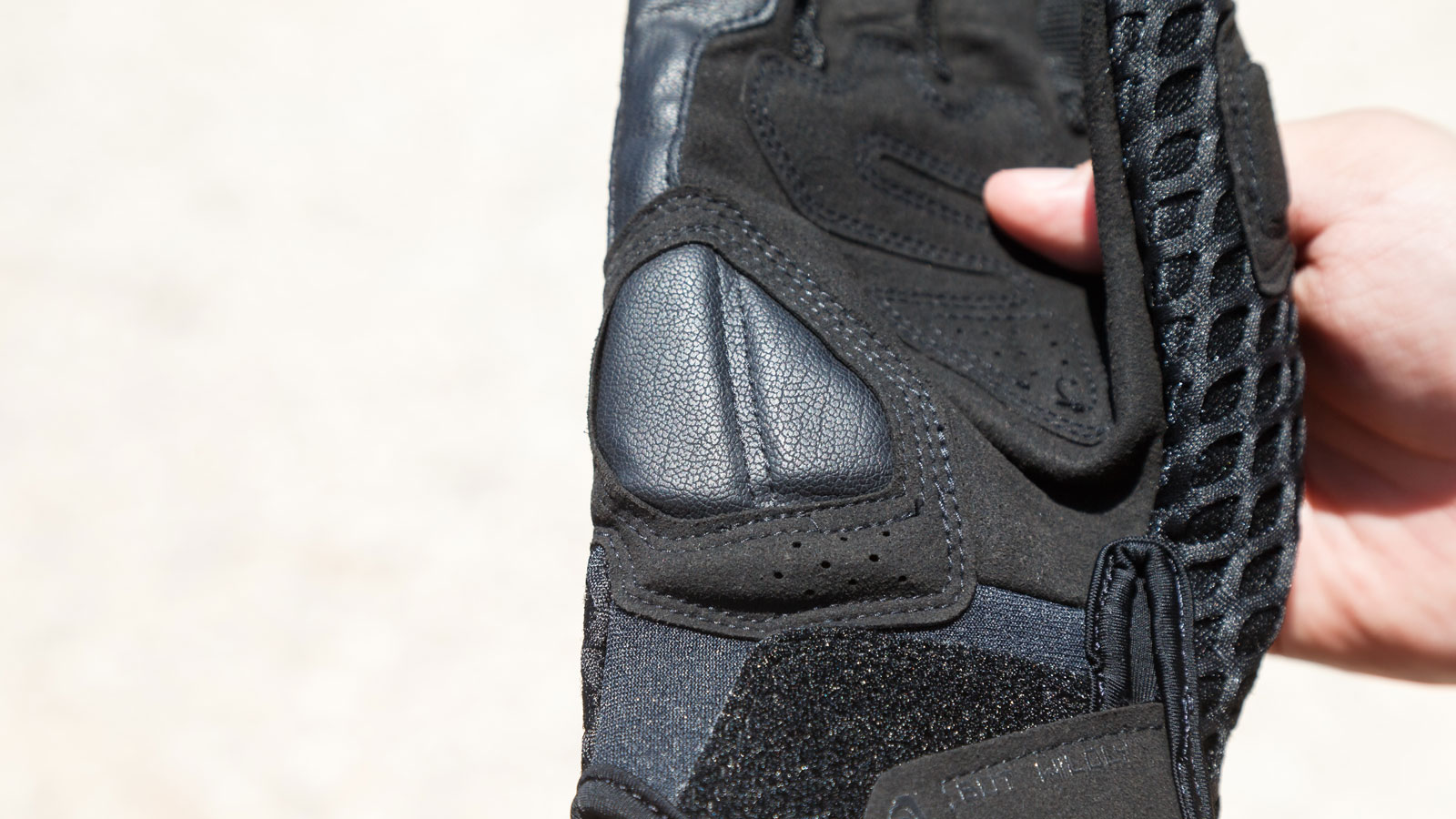 Test καλοκαιρινά γάντια IXON Dirt Air: ADV σχεδιασμός & κορυφαία ποιότητα