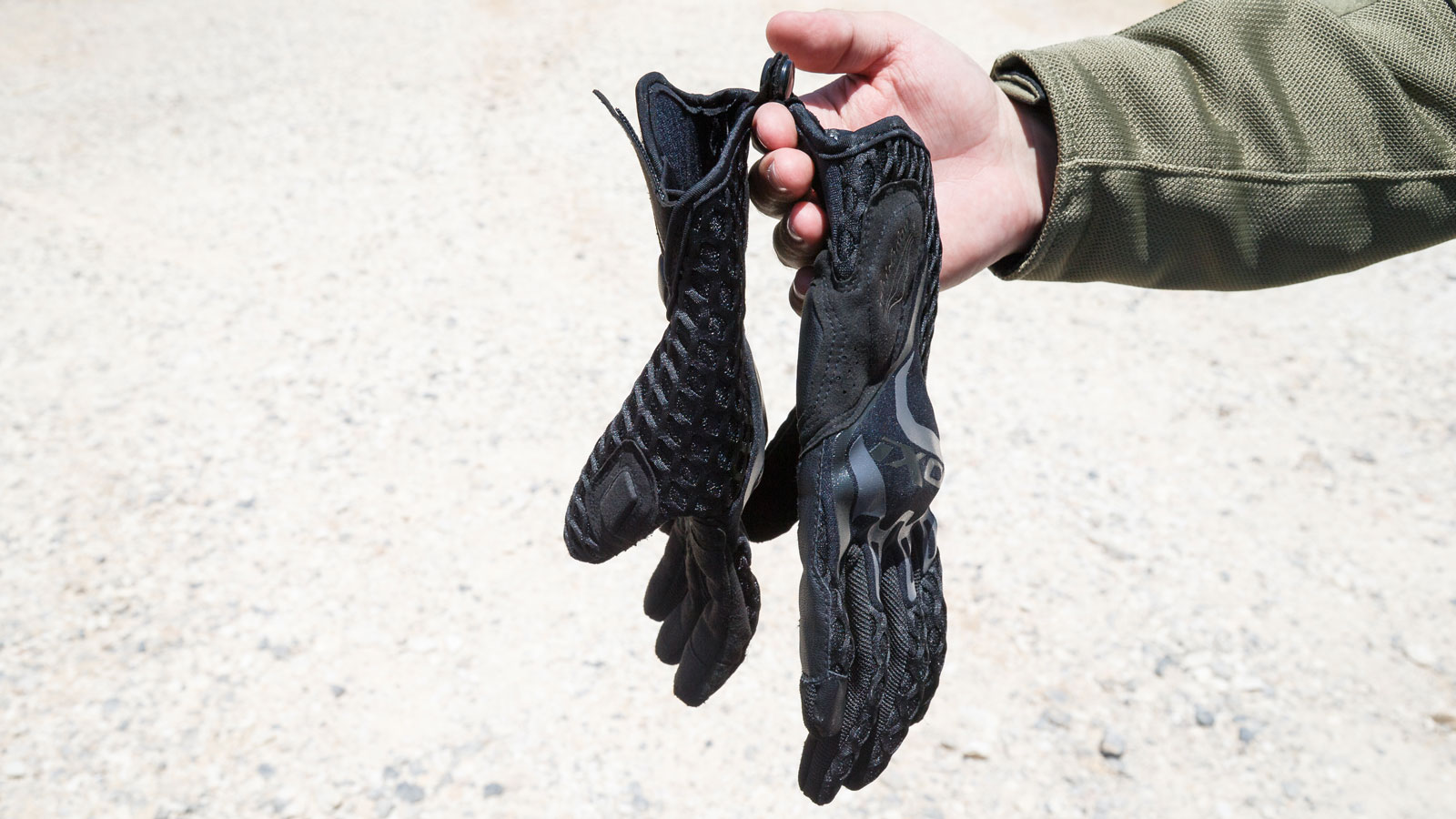 Test καλοκαιρινά γάντια IXON Dirt Air: ADV σχεδιασμός & κορυφαία ποιότητα