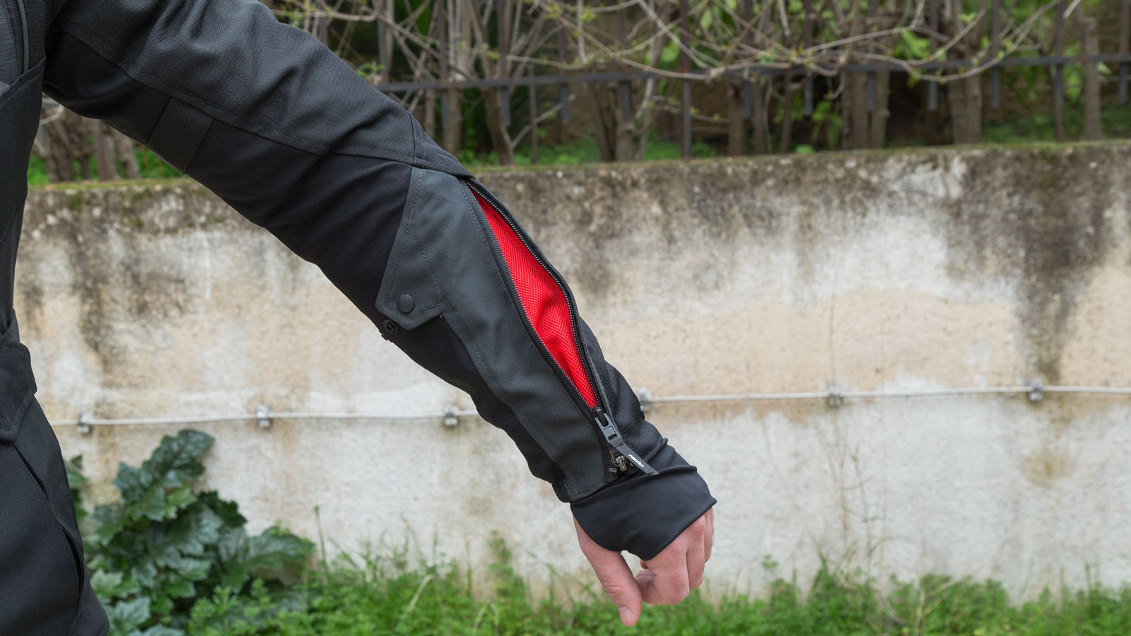 Test μπουφάν IXON Eddas: Έχει πάνω, την μάνα του και τον πατέρα του