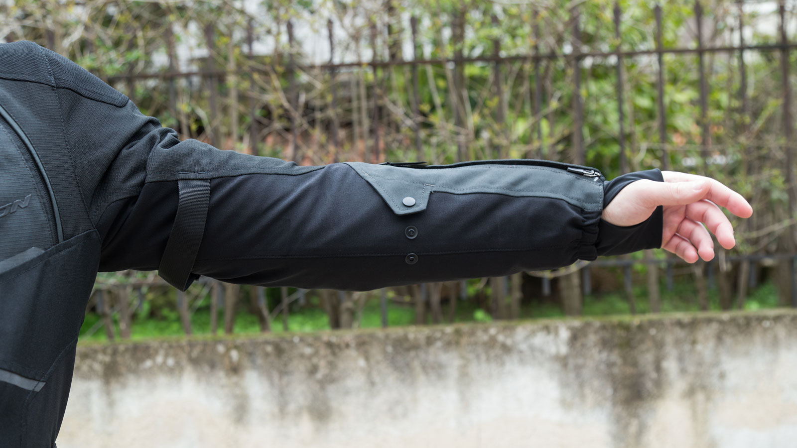 Test μπουφάν IXON Eddas: Έχει πάνω, την μάνα του και τον πατέρα του