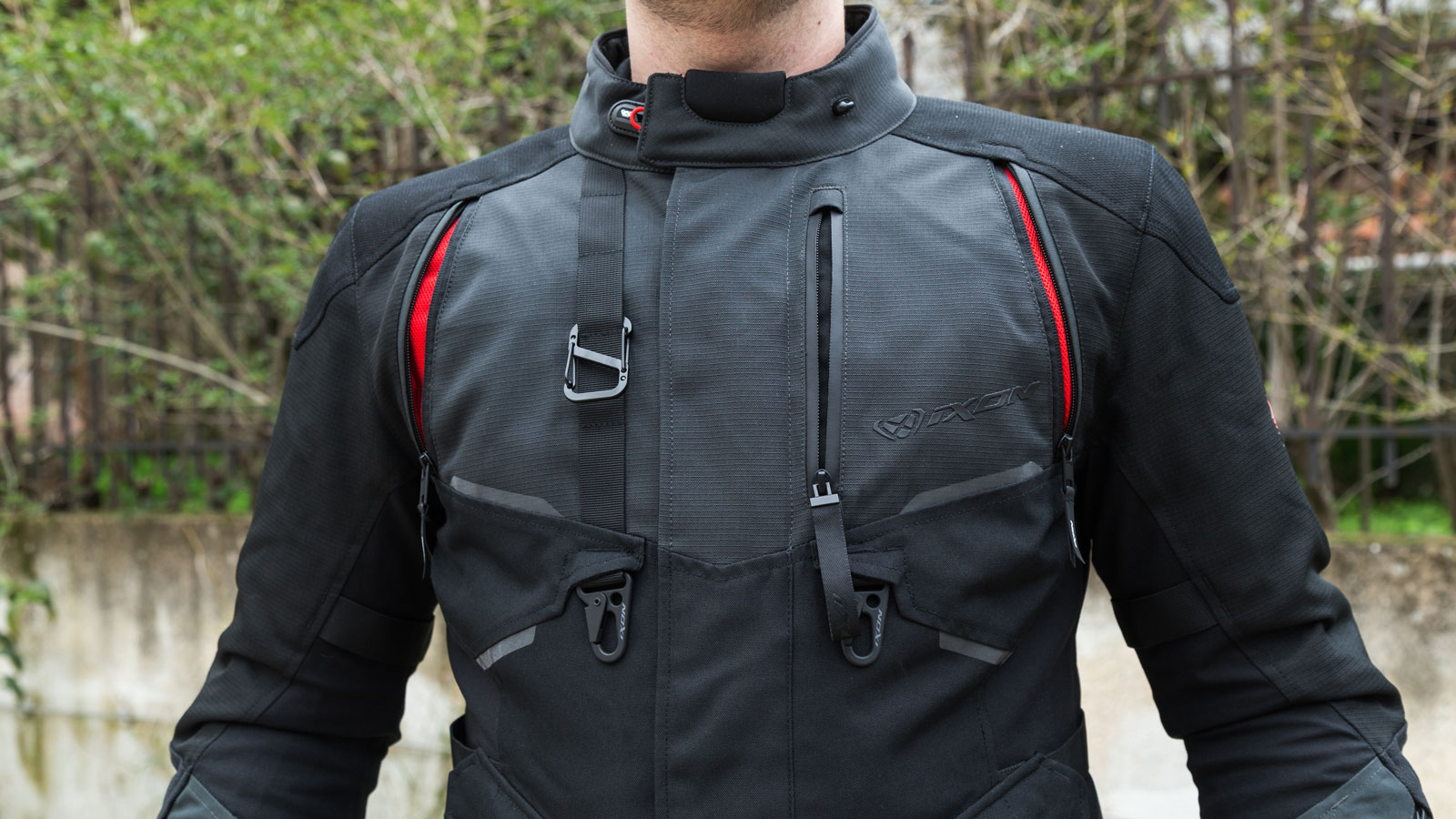 Test μπουφάν IXON Eddas: Έχει πάνω, την μάνα του και τον πατέρα του