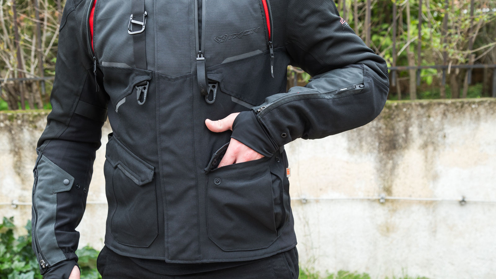 Test μπουφάν IXON Eddas: Έχει πάνω, την μάνα του και τον πατέρα του